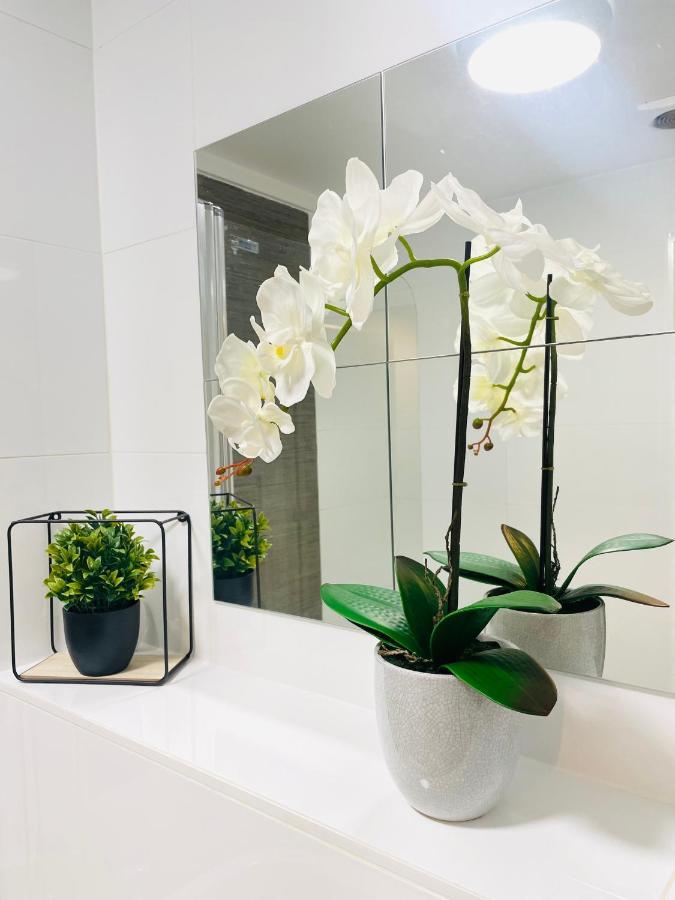 #0509 Two Bedroom Serviced Apartment- Free Parking Derby Ngoại thất bức ảnh